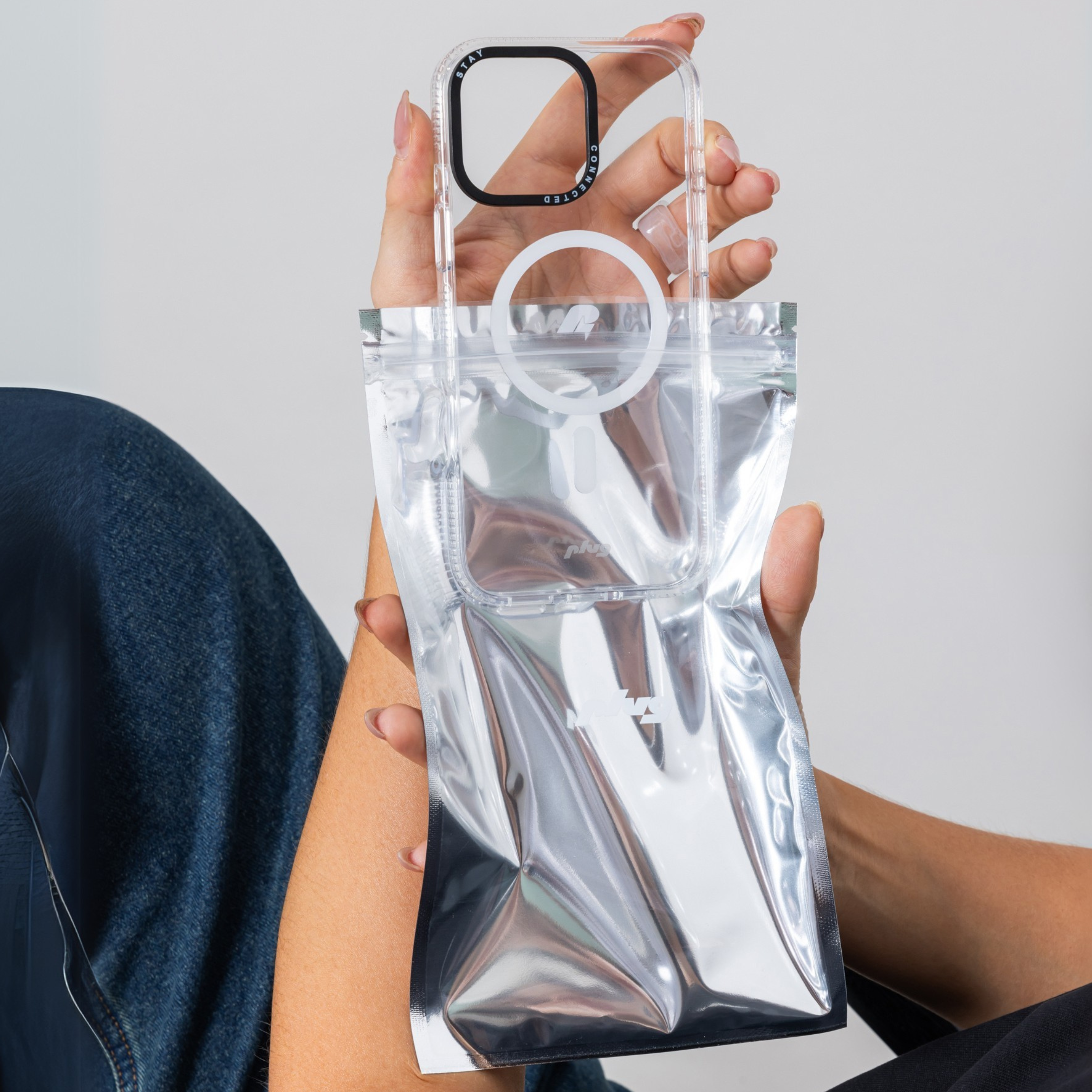 PLUG Anti-Yellowing MagSafe Phone Case